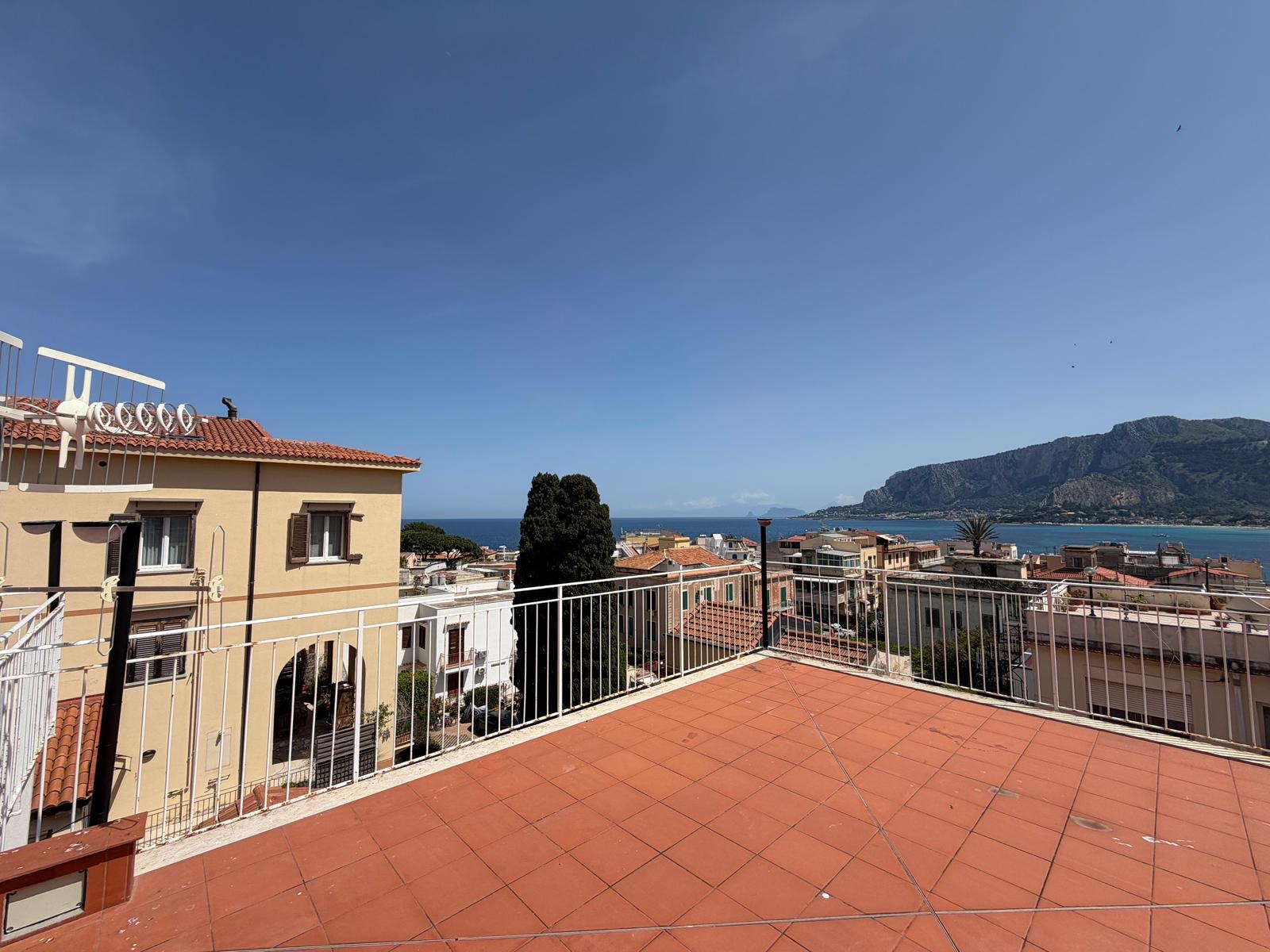 Terrazzo privato con vista sul mare e Monte Pellegrino